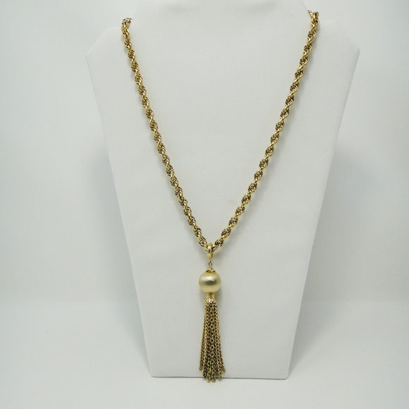 Tassel Necklace Gold Tone Rope Chain Pendant - Picture 3 of 7